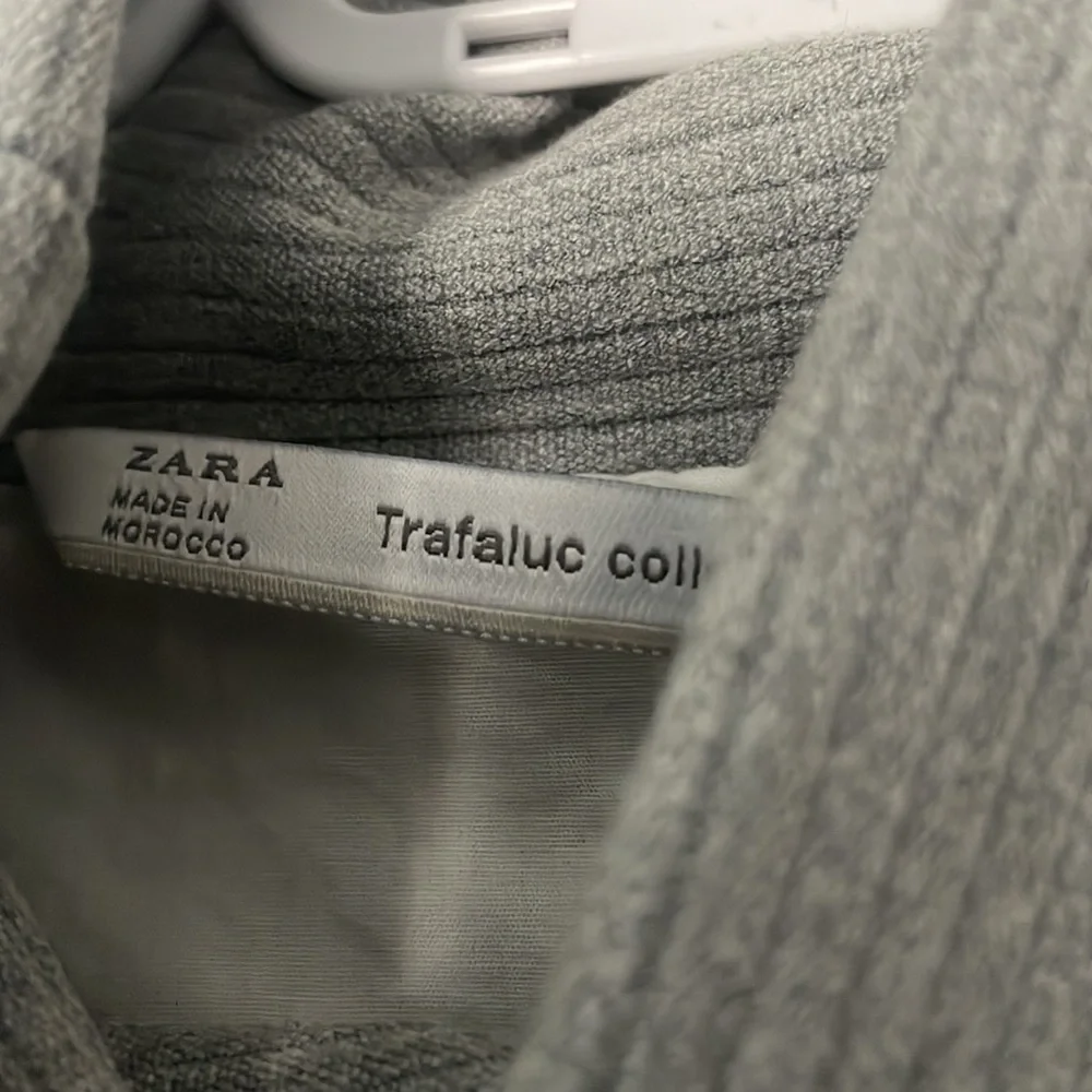 Zara really cool grey crop shirt with attached white button down. Size medium. - Picture 10 of 10